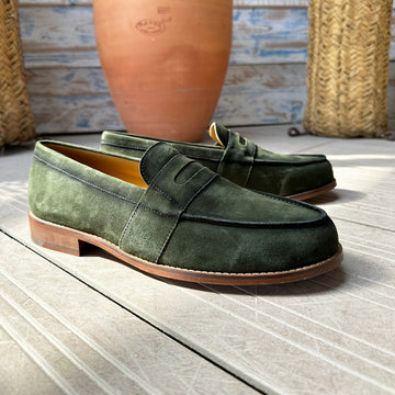 swatche, Chaussures mocassins homme vert  Arizona en veau velours pour homme de la marque Loding 