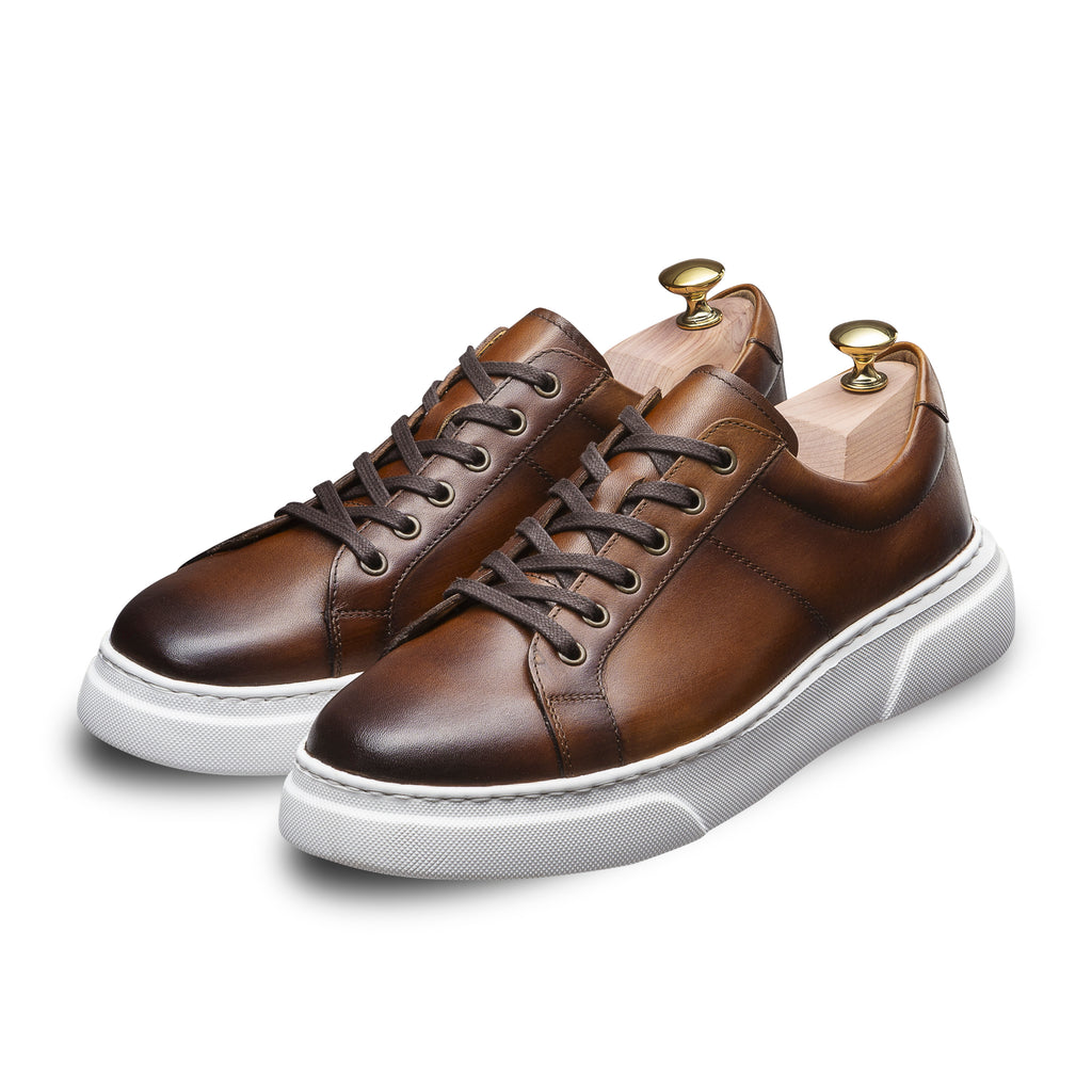 Sneakers chics pour homme en cuir armagnac patiné, swatche