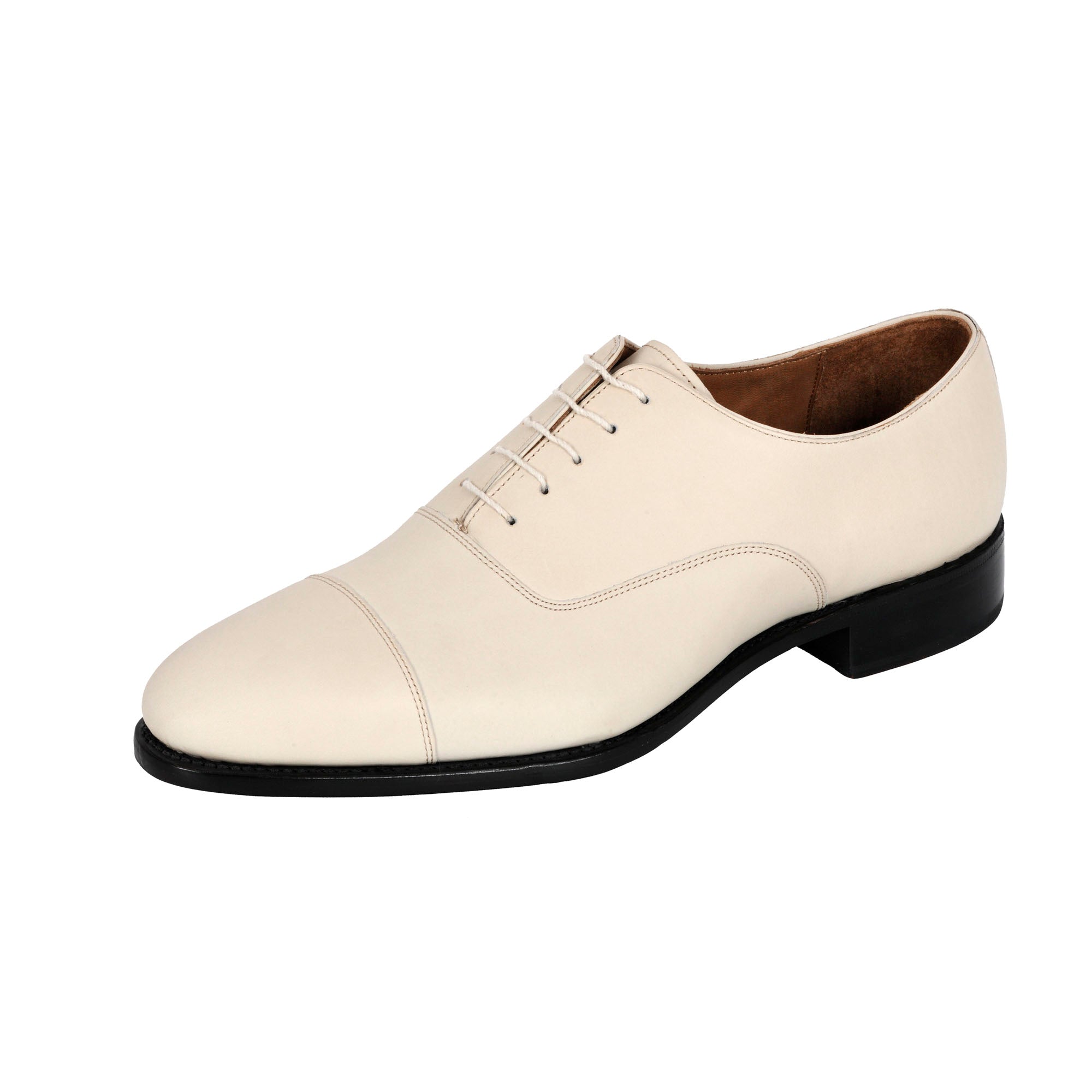 One cut Oxford with smooth vamp: Goodyear welted and leather sole