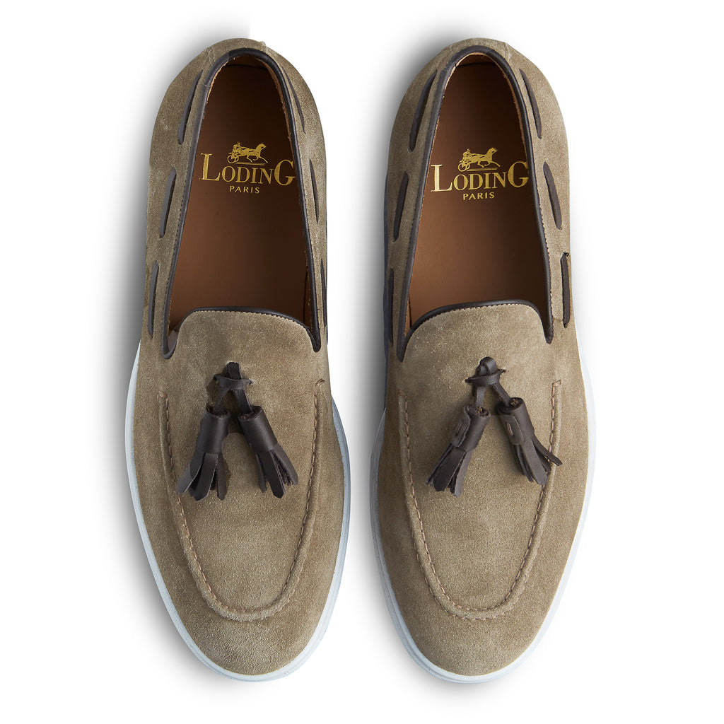 Mocassin  à pampilles en cuir de veau velours beige en vente chez Loding.